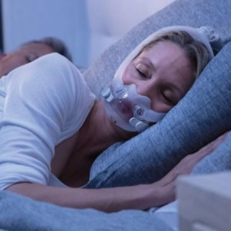 CPAP mask with quick-release elbow